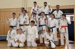 Gruppenfoto der Sieger bei der Karate-Vereinsmeisterschaft 2013