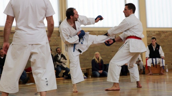 Kampfszene bei der Karate-Vereinsmeisterschaft 2013