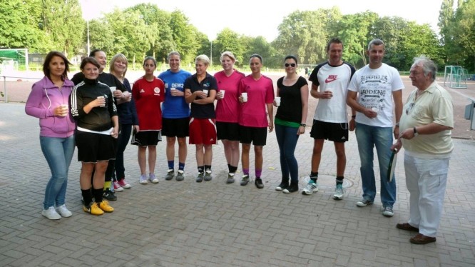 Aufnahme des Trainings der ersten Frauenfußballmannschaft