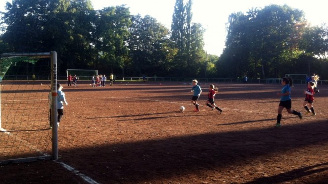 Freundschaftsspiel D-Juniorinnen: Wambeler SV - DJK Nette (27.09.2013)