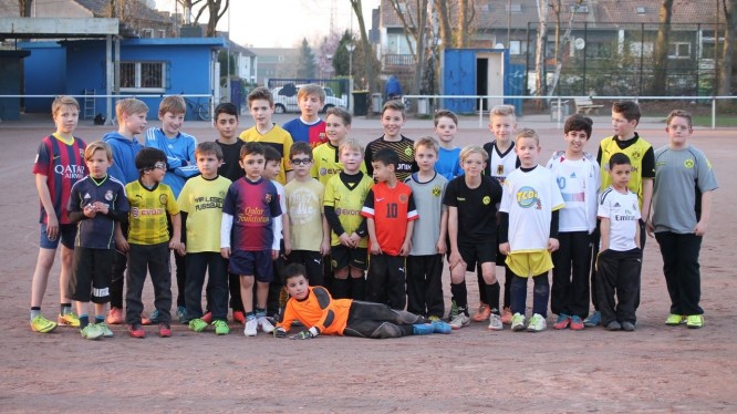 Fußball: Patenschaft D2/G1 startet erfolgreich mit gemeinsamer Trainingseinheit