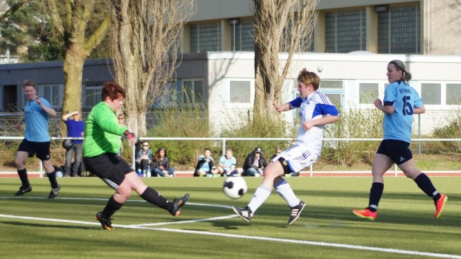 Meisterschaftsspiel Damen: Wambeler SV - SpVg Berghofen III (12.04.2015)